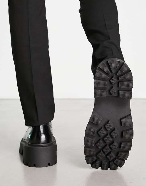 Truffle Collection – Loafer mit Bommel in Schwarz mit eckiger Zehenpartie und dicker Sohle , 4 von 4