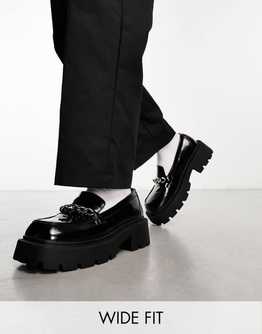 Truffle Collection - Loafers van imitatieleer met brede pasvorm, dikke zool en ketting in zwart