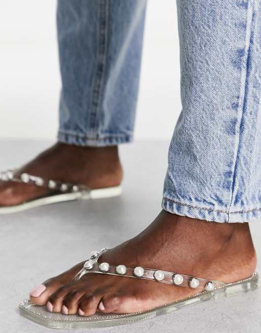 Truffle Collection – Perlenverzierte transparente Jelly-Zehenstegsandalen