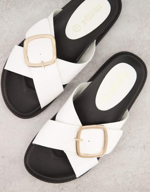 Truffle Collection - Platte sandalen met gesp in wit