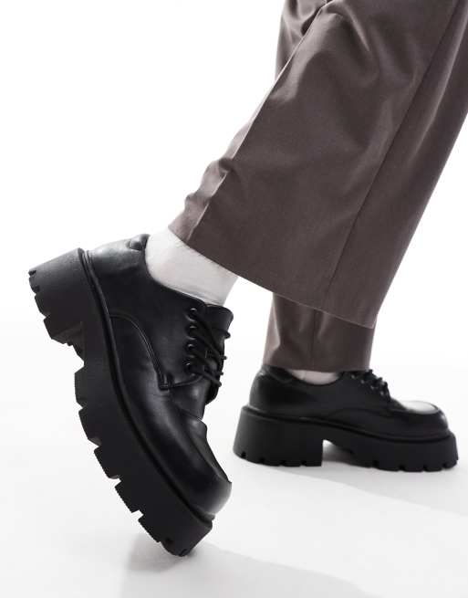 Truffle Collection - Platte veterschoenen met dikke zool en mocassinnaad in zwart