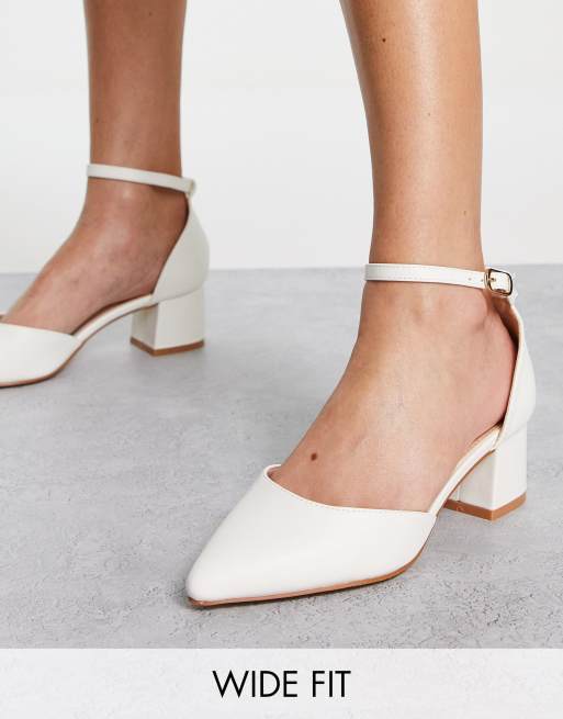 Truffle Collection - Puntige schoenen met halfhoge blokhak en brede pasvorm in wit