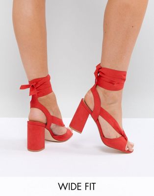Truffle Collection – Sandal med klack och vid passform-Röd