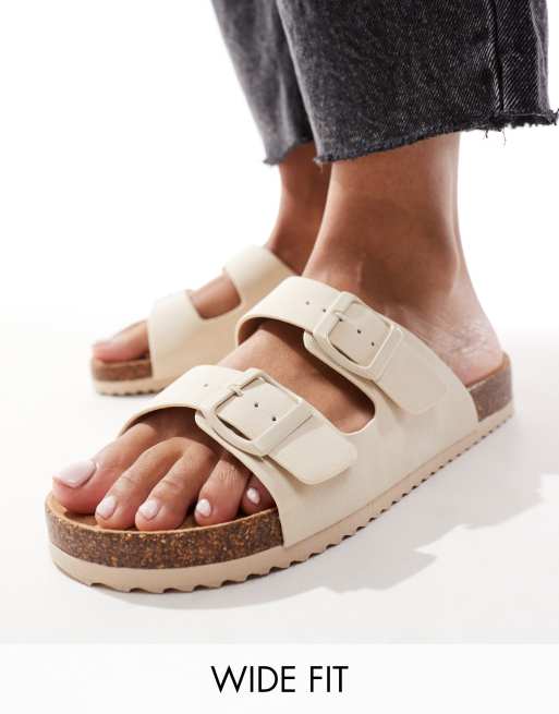 Truffle Collection - Sandalen met brede pasvorm, dubbele bandjes en voetbed in beige