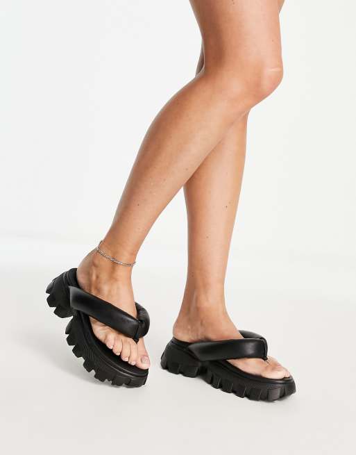 Truffle Collection - Sandales matelassées à semelle ultra chunky - Noir