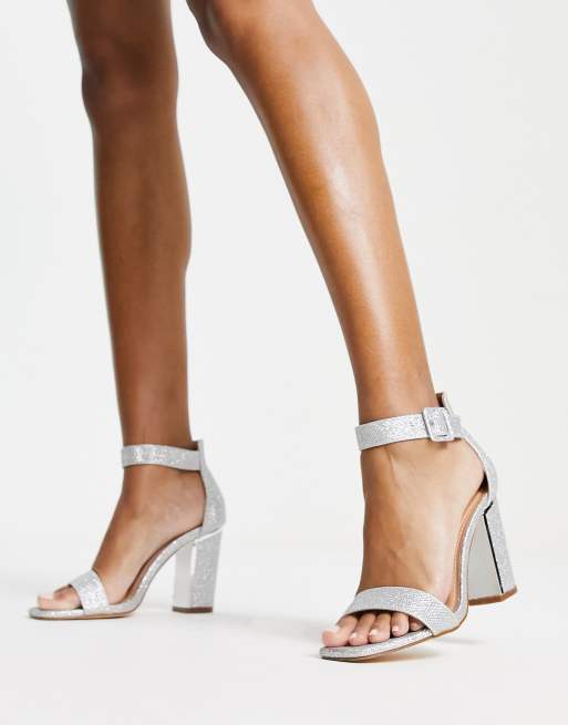 Truffle Collection – Silverfärgade sandaler med blockklack och metalldetalj