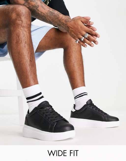 Truffle Collection - Sneakers met brede pasvorm, plateauzool en veters in zwart