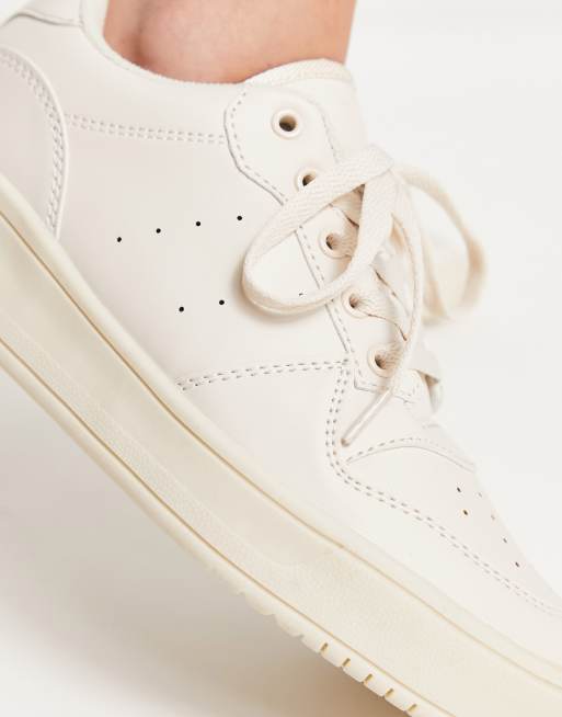 Truffle Collection - Sneakers met dikke plateauzool en brede pasvorm in beige drench, 3 van 4