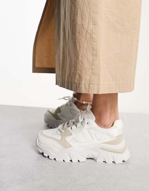 Truffle Collection - Sneakers met dikke zool en panelen in mix van wit en beige