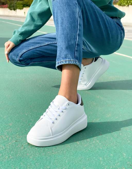 Truffle Collection - Sneakers met dikke zool in wit met zwart hielstuk, 4 van 4