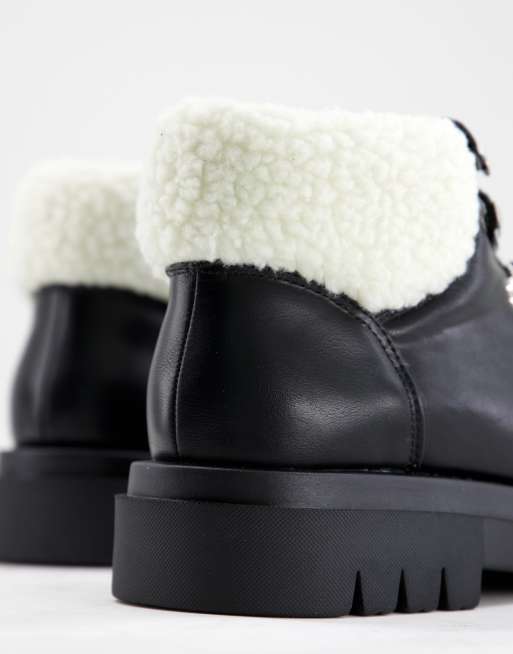 Truffle Collection – Stiefel mit Kunstfellfutter und dicker Sohle in Schwarz , 4 von 4