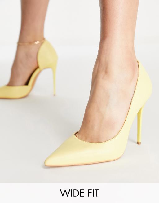 Truffle Collection - Stiletto's met brede pasvorm in geel