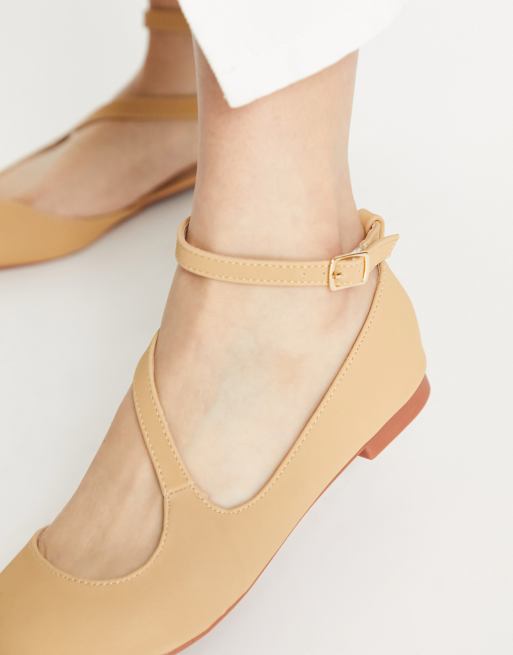 Strappy pointed 2025 toe flats