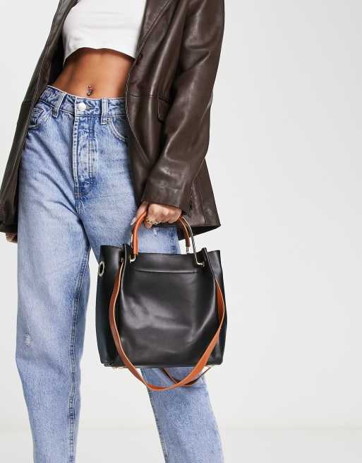 Truffle Collection – Svart toteväska med brunt handtag och axelband