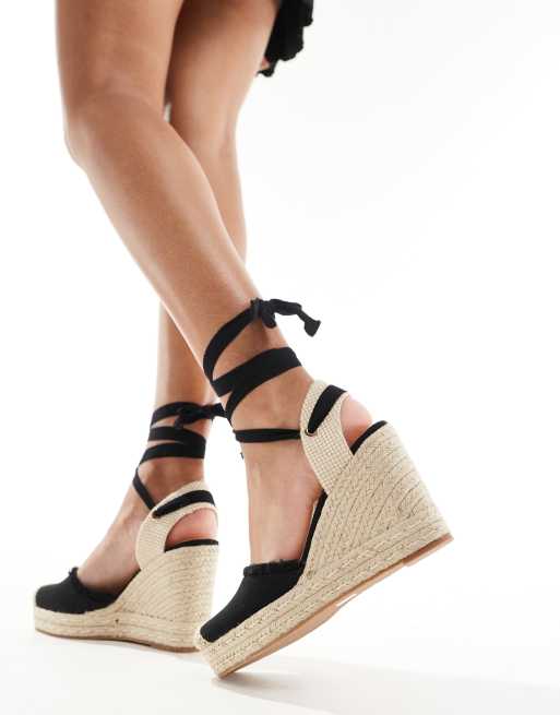 Truffle Collection – Svarta espadrillos i juteväv med kilklack och smala band, 4 av 4