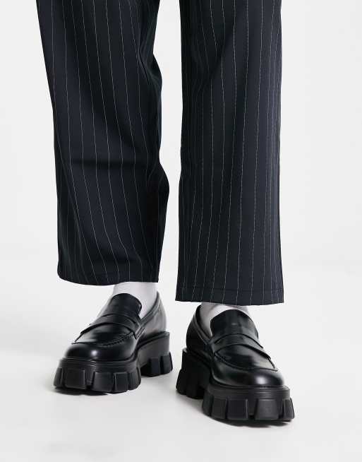 Truffle Collection – Svarta, grova penny-loafers i läderimitation, 2 av 4
