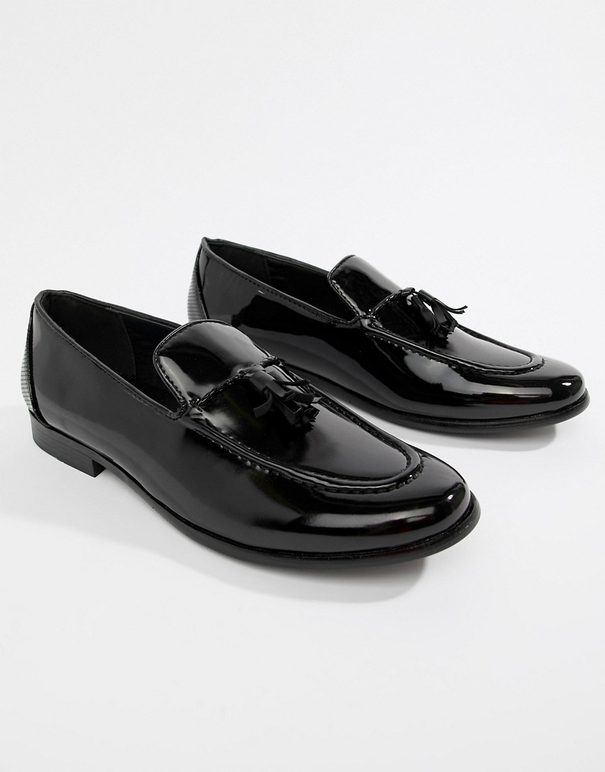 Truffle Collection Svarta lackade loafers med tofsar