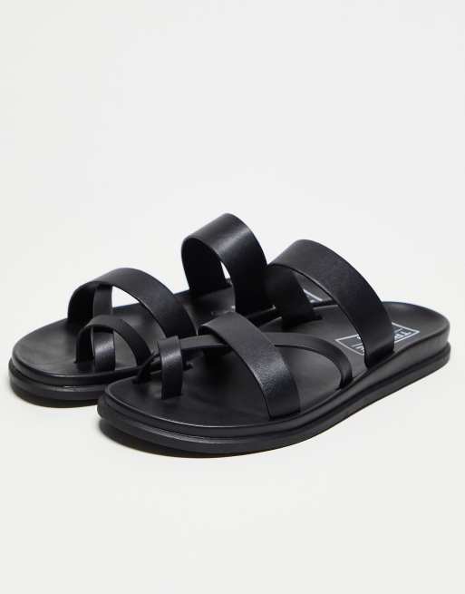 Truffle Collection – Svarta sandaler med flera remmar och tårem