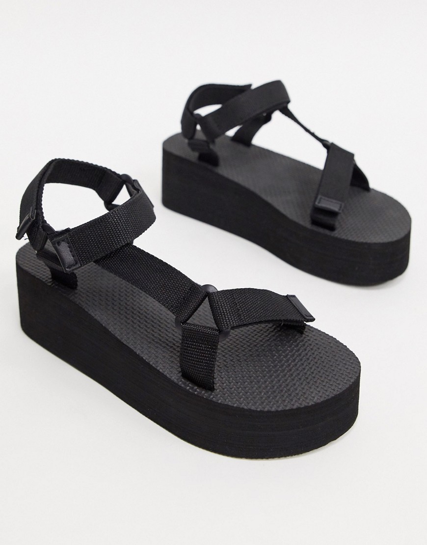 Truffle Collection – Svarta, sportiga sandaler med flatform-sula