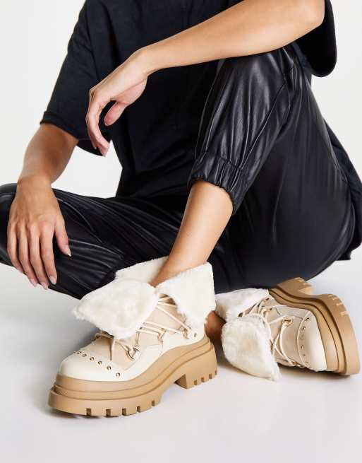 Truffle Collection - Wandelschoenen met dikke zool in zandkleur met voering van imitatiebont