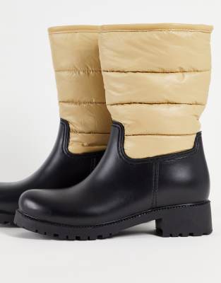 Truffle Collection – Wattierte Gummistiefel in Schwarz 