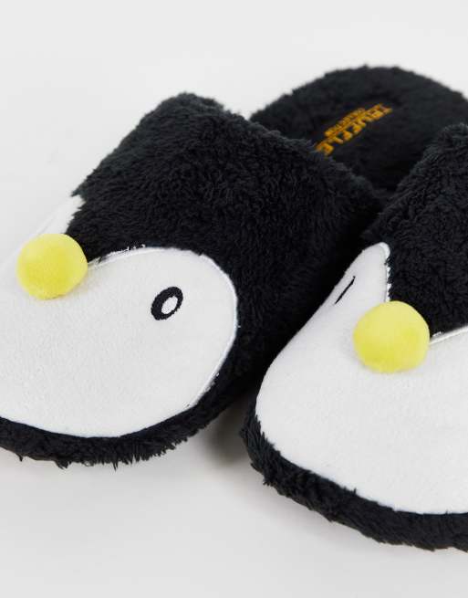 Truffle Collection – Weihnachtliche Pantoffeln im Pinguin-Design in Schwarz, 2 von 4