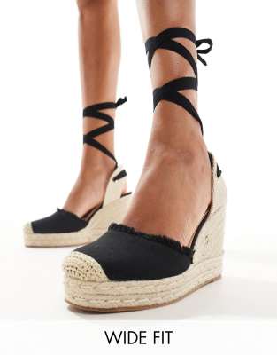 Truffle Collection - Weite Passform - Riemchen-Espadrilles in Schwarz mit Keilabsatz aus Jute