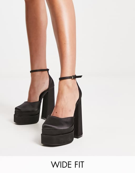 Truffle Collection Wide Fit – Absatzschuhe aus Satin in Schwarz mit doppelter Plateausohle, in weiter Passform