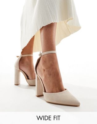 Truffle Collection wide fit block heel court shoe in beige-Neutral