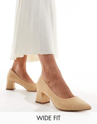 Truffle Collection wide fit block heel court shoe in beige-Neutral