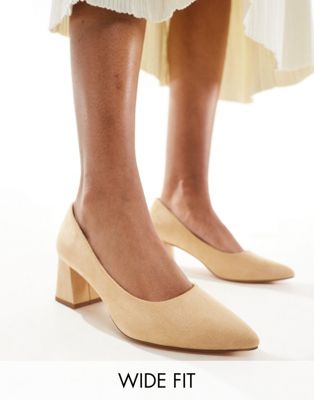  wide fit block heel court shoe in beige