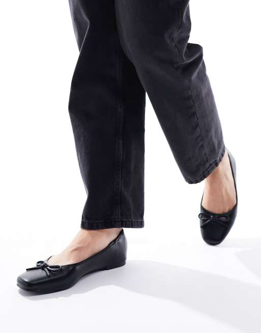Truffle Collection wide fit bow detail ballet pump in black, 3 of 4