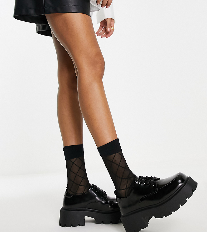 TRUFFLE COLLECTION TRUFFLE COLLECTION WIDE FIT CHUNKY LACE UP SHOES WITH EXAGGERATED SOLE IN BLACK