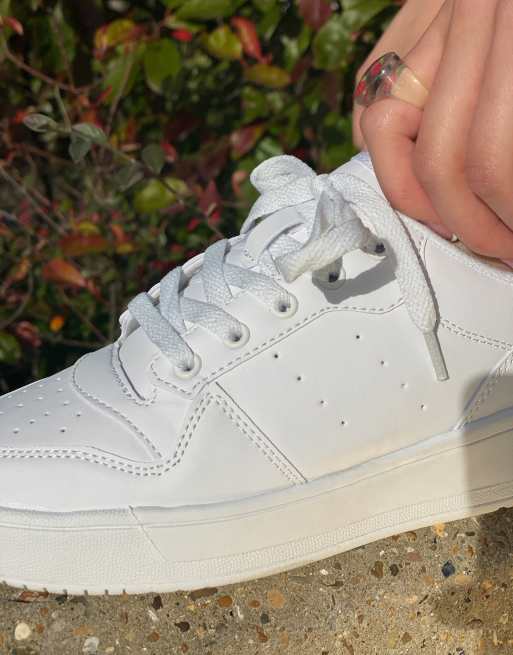 White trainers hot sale wide fit