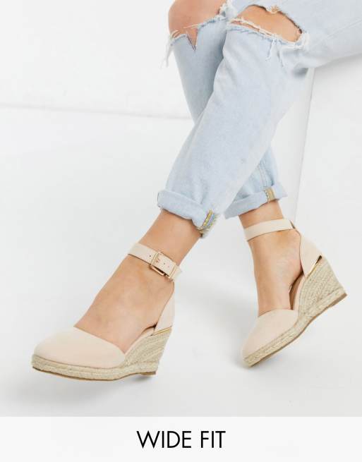 Wide fit clearance closed toe wedges