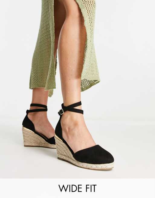 Round toe sale wedge