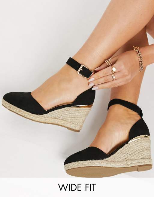 Closed discount toed wedges