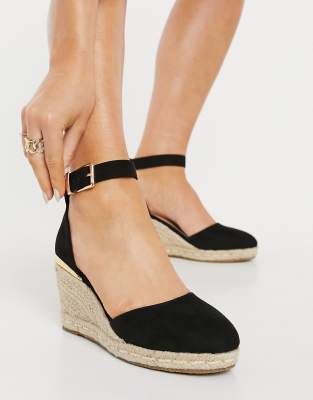wide closed toe wedges