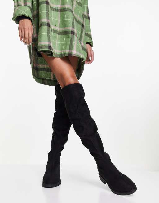 Truffle Collection Wide Fit Elastische Overknee Stiefel mit Absatz in Schwarz