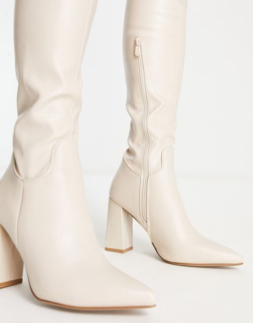 Truffle Collection Wide Fit – Krämvita, lårhöga klackboots i läderimitation, 3 av 4