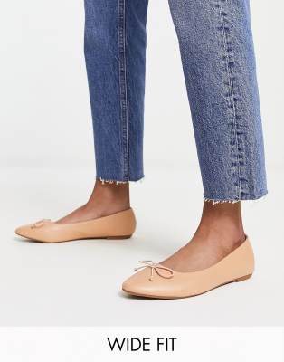 Truffle Collection Wide Fit Round Toe Ballet Flats In Beige-neutral