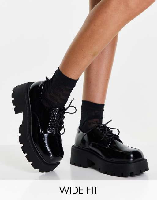 Truffle Collection Wide Fit – Schwarz lackierte Schnürschuhe mit extremer Sohle, weite Passform