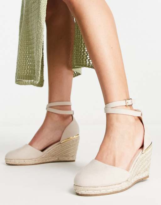 Truffle Collection - Wide Fit - Sko med kilehæl og lukket tå i beige, 3 af 4
