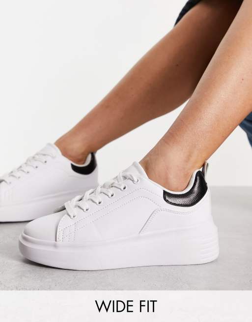 Truffle Collection - Wide Fit - Sneakers med chunky sål og sort mærke bagpå