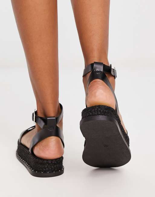 Truffle Collection - Wide Fit - Sorte flatform-sandaler i espadrille-stil med krydsende remme, 4 af 4