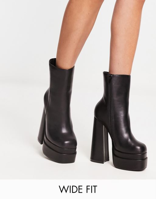 Truffle Collection Wide Fit – Svarta ankelboots med dubbelplatå-sula och klackar