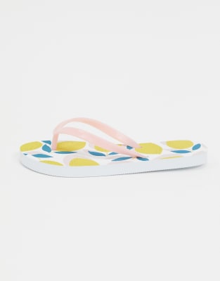 wide flip flops