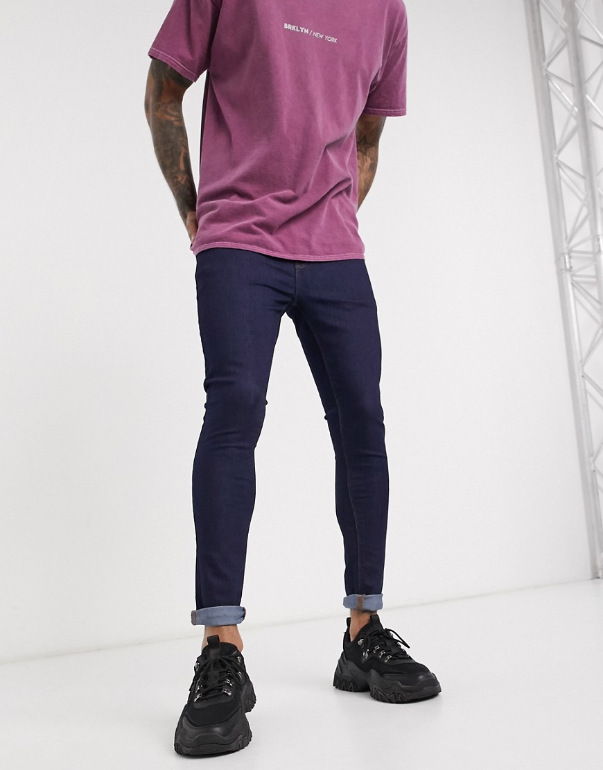 Tætsiddende jeans i superstrækbar denim i indigo farve fra ASOS DESIGN-Blå
