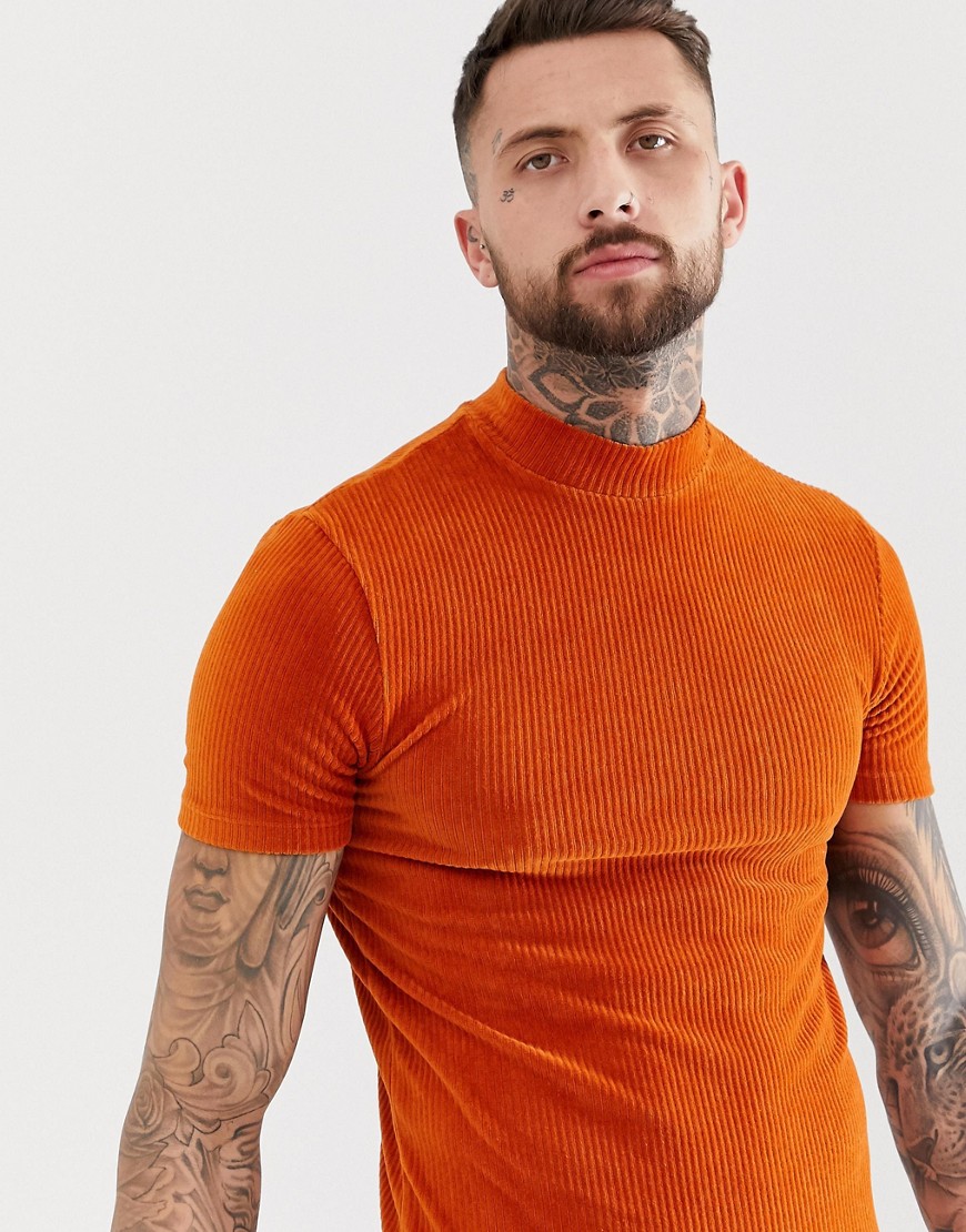 Tætsiddende rustfarvet t-shirt med rullekrave i ribstrikket velour med stræk fra ASOS DESIGN-Orange
