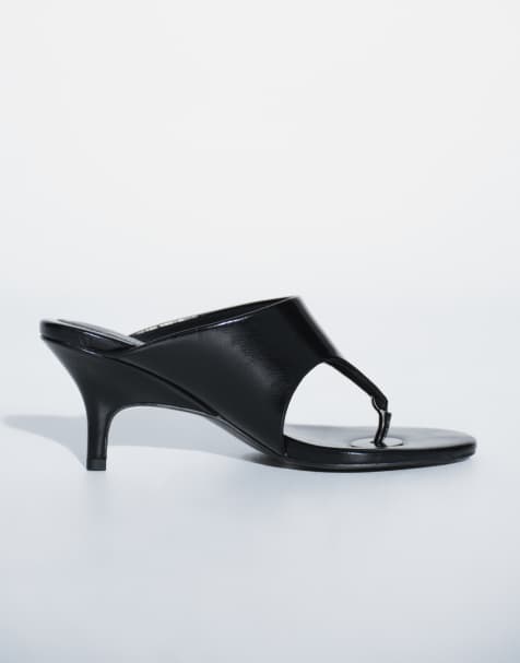 TTYA LAB Sandalen mit mittelhohem Absatz in Schwarz - view 1